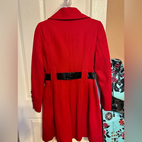 Guess Red coat with belt - Picture 2 of 3